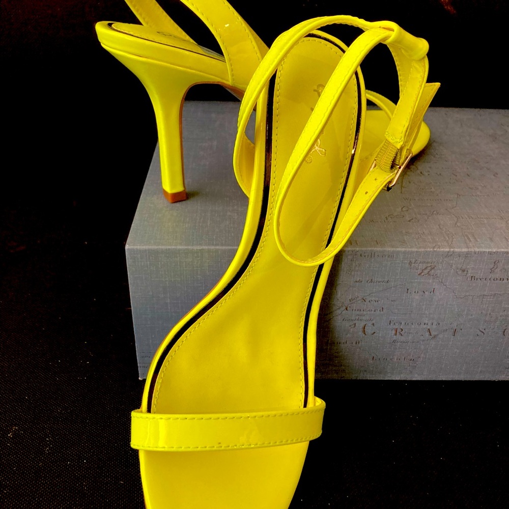 LOTUS BOSS SHINE: fluorescent yellow women’s high heel shoes. 3 inch heels 9 NWT